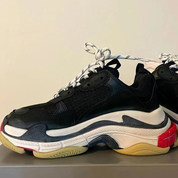 Balenciaga Triple S - Picture 2 of 6